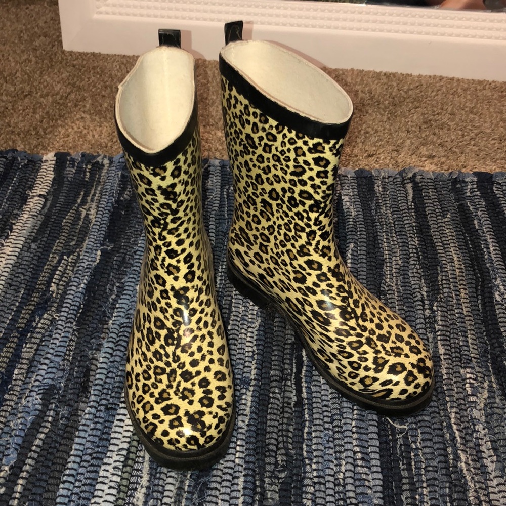 Cheetah rain boots
